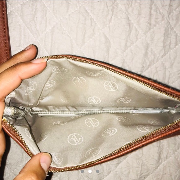 adrienne vittadini 100% leather wristlet - Picture 2 of 3